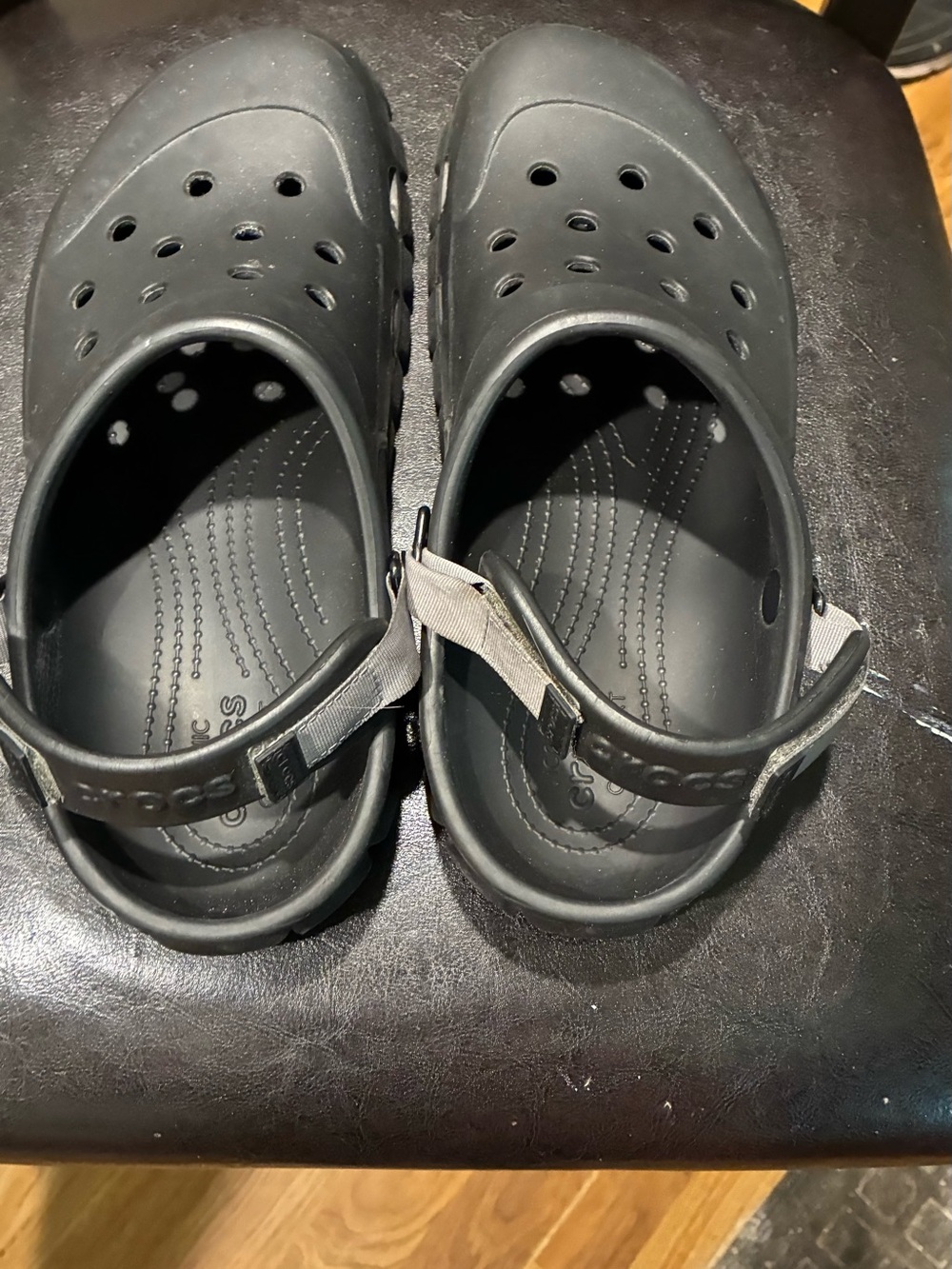 CROCS Men's Matte Charcoal Grey Slip-On Clogs with Heel Strap - Picture 5 of 7